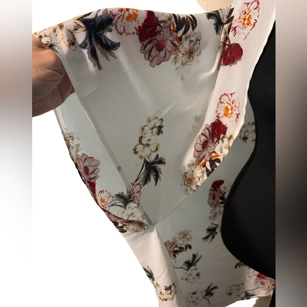 Amaryllis Cream Floral Open-Front Kimono - Picture 2 of 5